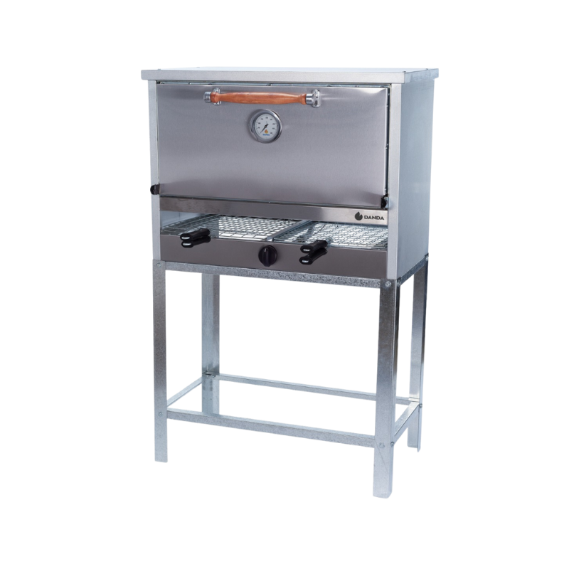 Horno 6 moldes c/pinza
• Frente acero inoxidable, laterales y techo cincalum 
• Interior cincalum, puerta enlozada. 
• Puerta, laterales y techo aislada con lana mineral 
• Piso de tejuelas refractarias 
• Válvula de seguridad 
• 4 quemadores tubulares 7/8x1.2mm 
• Base, desarmable reforzada 
• 2 Pinzas carliteras 
"Ancho: 85  cm Alto: 1.30 cm Profundidad: 45 cm