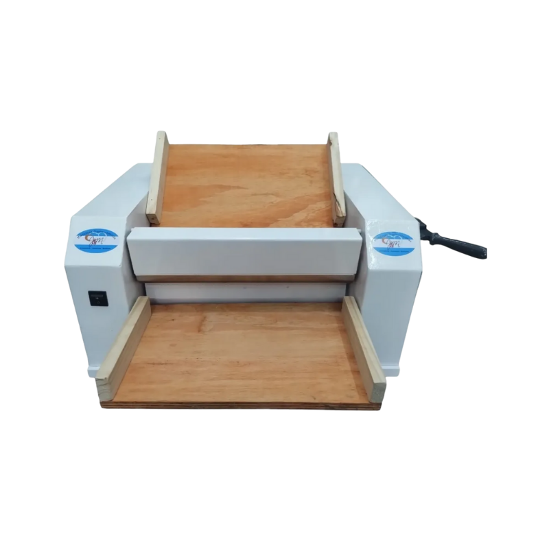 Sobadora JyM
"• Motor ½ hp. Monofásico
• Rodillo 45 cm, 8 cm diámetro y 5 mm de espesor
• 10 puntos de regulación de espesor
• Transmisión a correa y cadena
• Chapa pintada de 2 mm de espesor, pintada
" Ancho: 86 cm Alto: 56 cm Profundidad: 65 cm